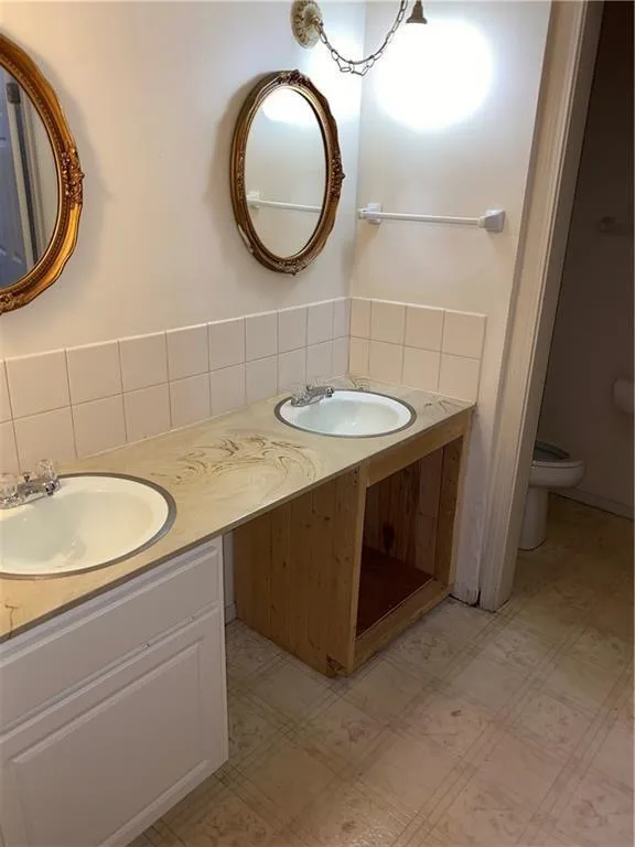 master bathroom before